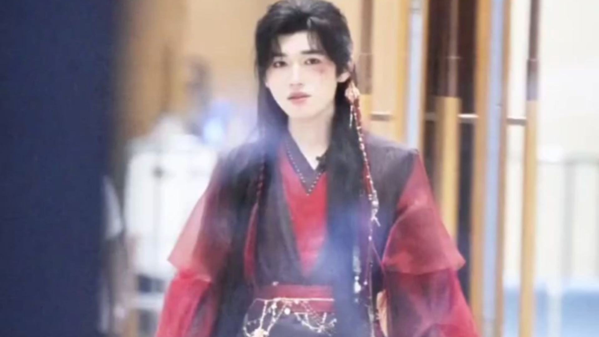 "今天是红衣飘飘古装美男子～"