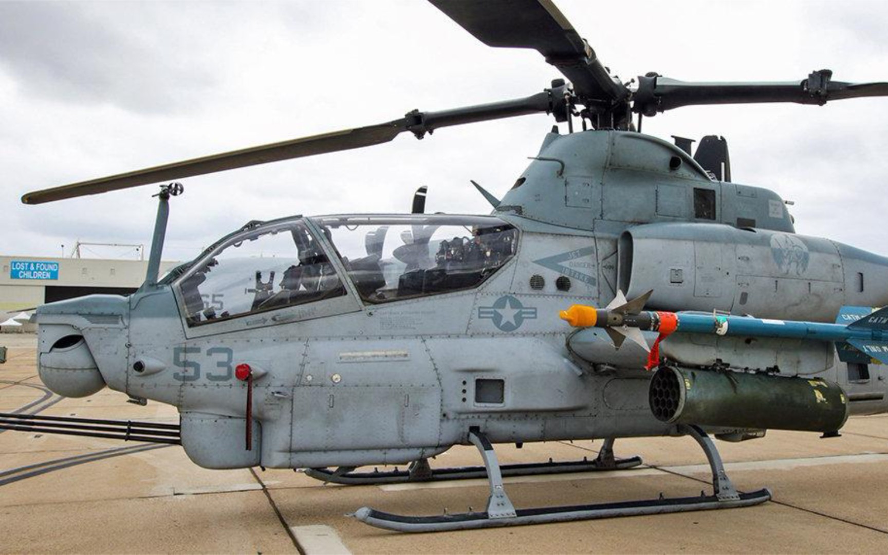 ah-1z武"蝰蛇"装直升机,为它成立专门军种,可想象它多么强大!