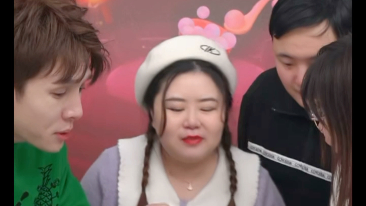 李佳琦旺旺依雯姐吃汤圆吃到癫狂感觉中秋节吃月饼的模样回来了在线