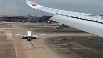 国航c919，接地太晚，跑道上急刹车