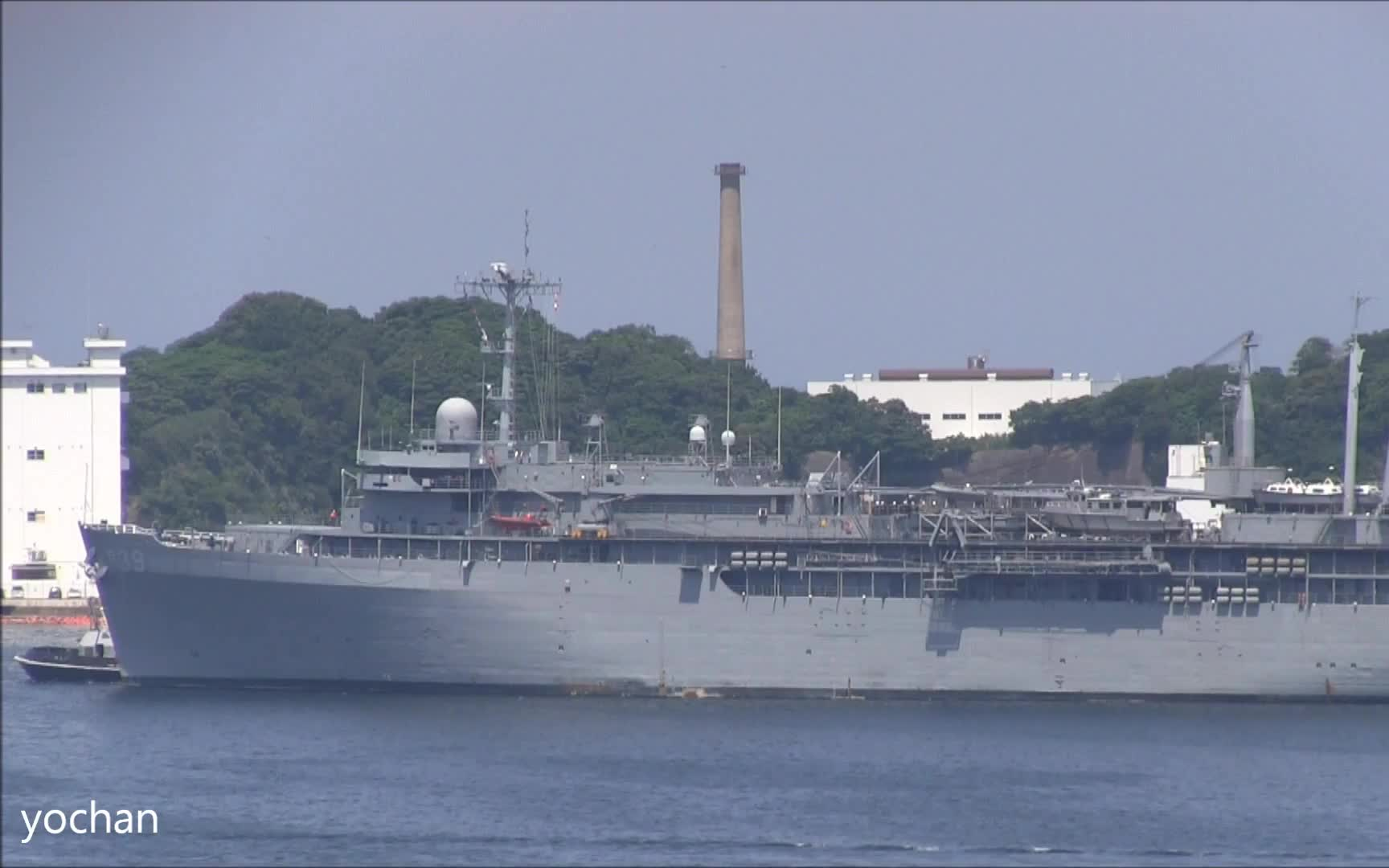 美国海军埃默里兰德级潜艇维修供应舰埃默里s兰德号as39横须贺出港