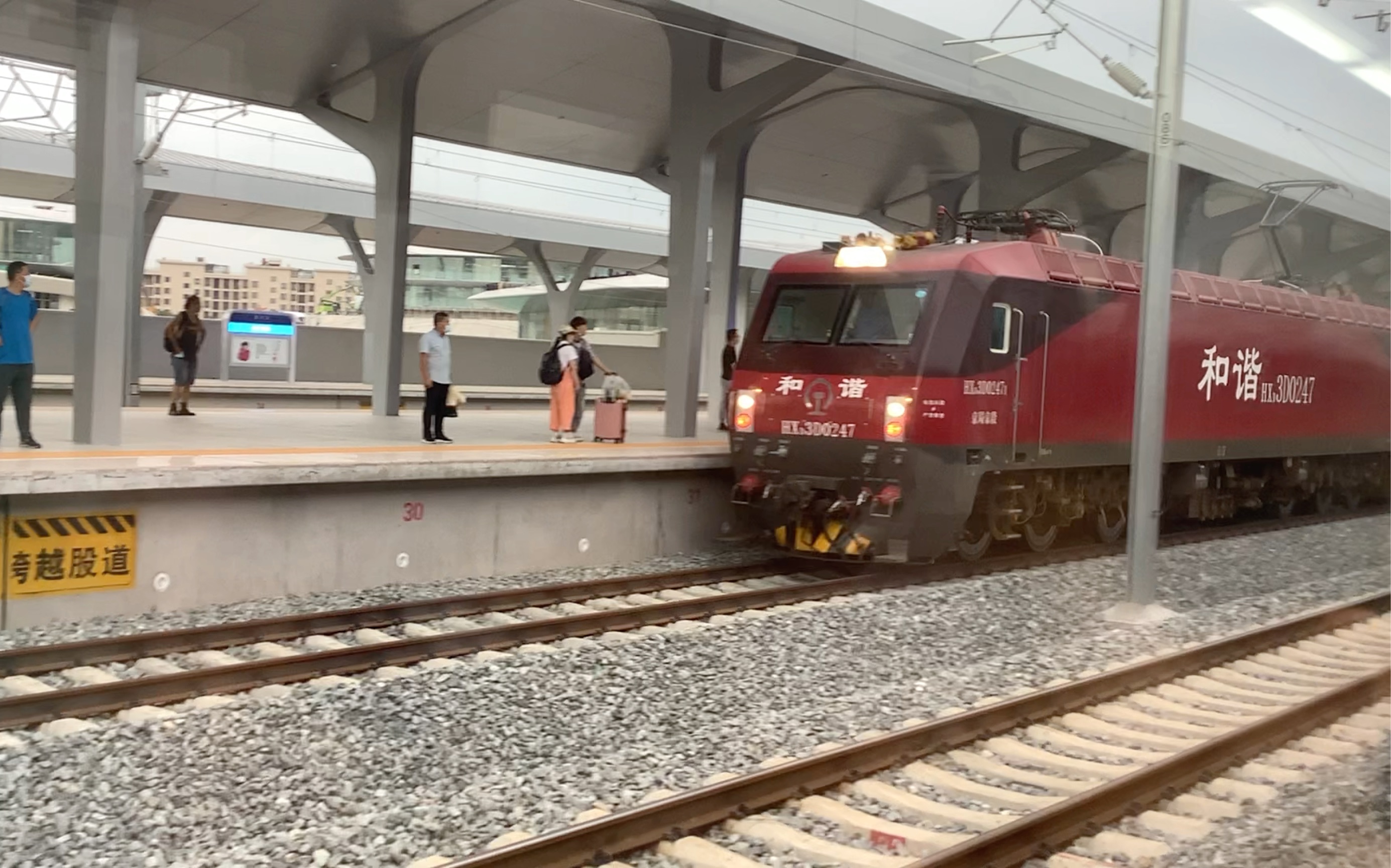 z282,于2021年7月17日y702上拍摄,嘉兴站进站,京局的番茄跑嘉兴来了.