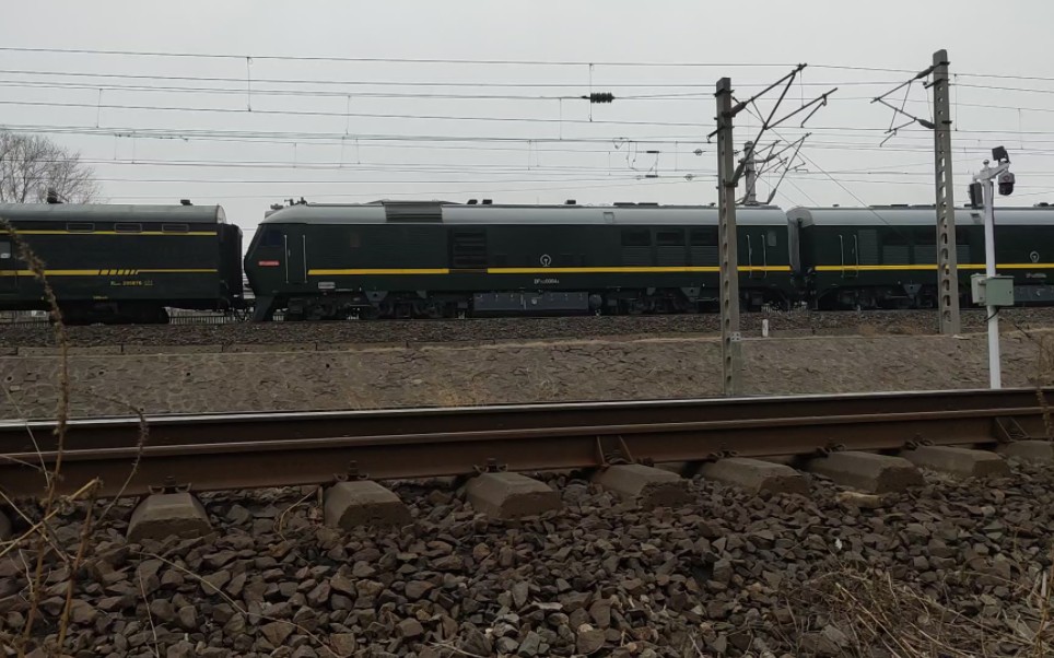 df11z牵引t58通过南仓线路所