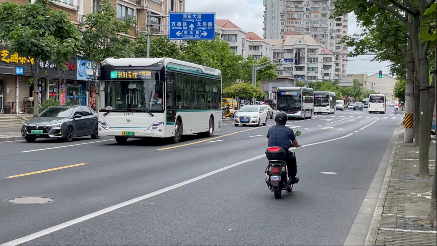 高峰期的德平路 真壮观