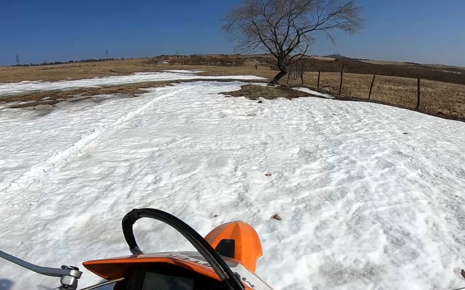 ktm200exc未开化的草原跑一跑