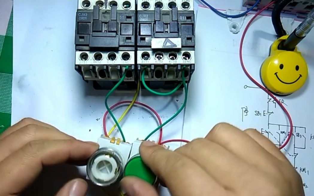 加个按钮机械互锁,搞个双重互锁怎么样?电机正反转必备知识