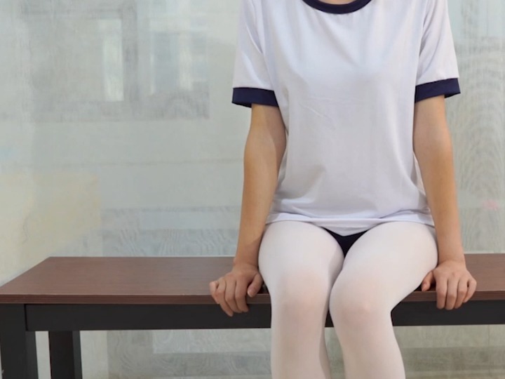 穿白丝体操服小皮鞋的小姐姐