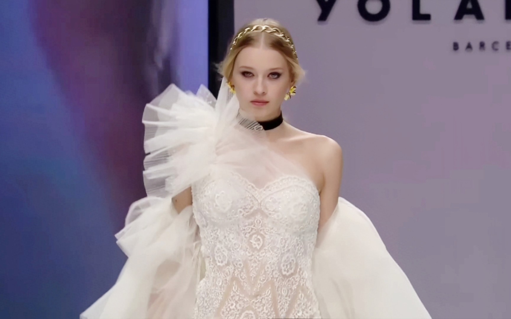 yolancris2020春夏巴塞罗那时装周婚纱秀