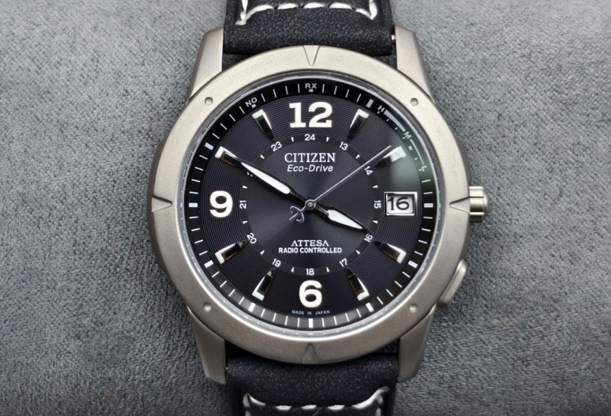 西铁城海螺钛合金光动能电波男表