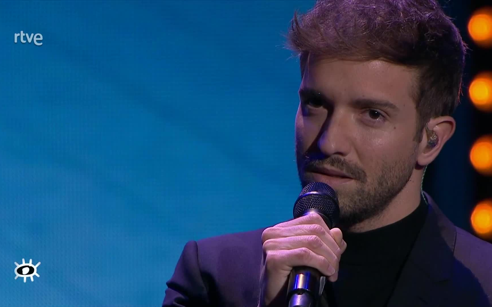 巴巴罗pablo alborán在premios forqué 2021现场演唱 what a