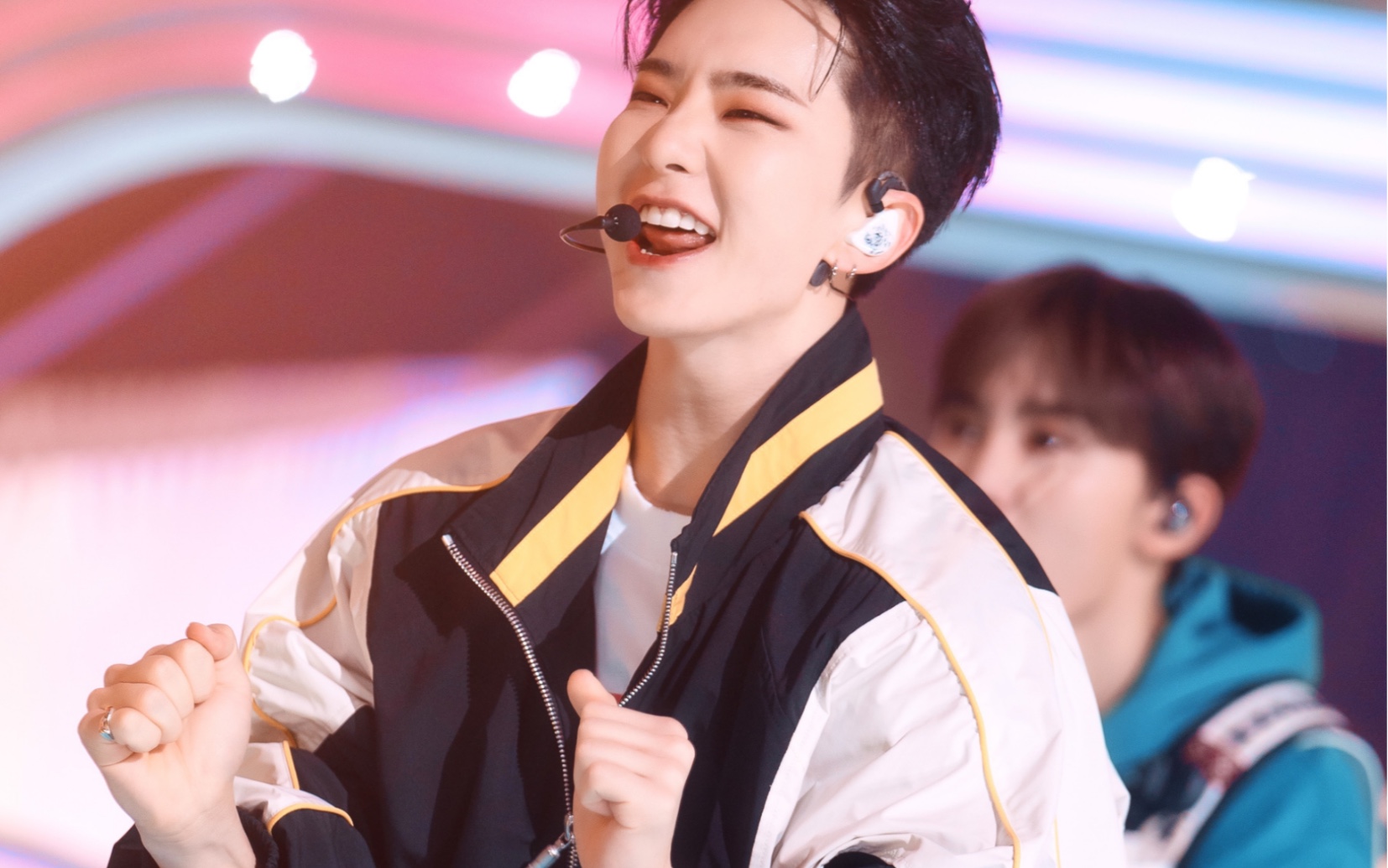 【权顺荣】看了心情超好的fighting嘿呀几直拍混剪 比爱心的可爱小