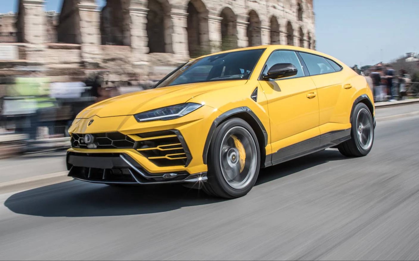 《地平线5》4k最高画质:兰博基尼urus征战泥地赛!