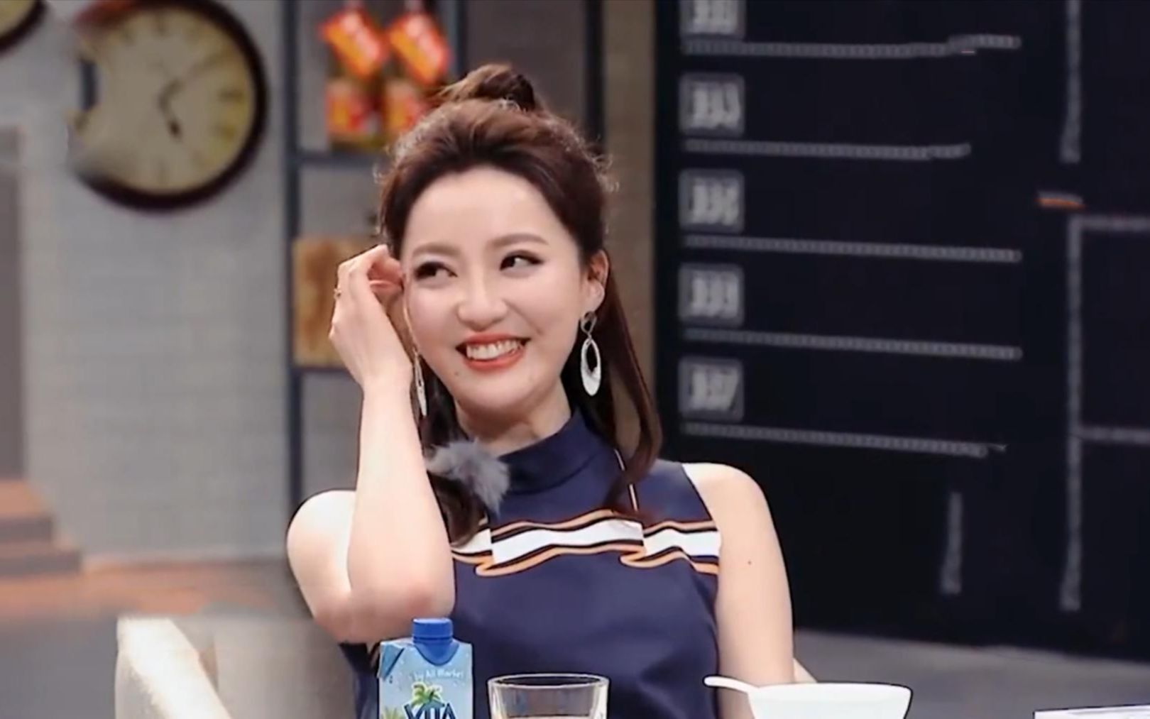 张萌用天津话发表获奖感言,一开口全场笑翻,明星飙天津话合集