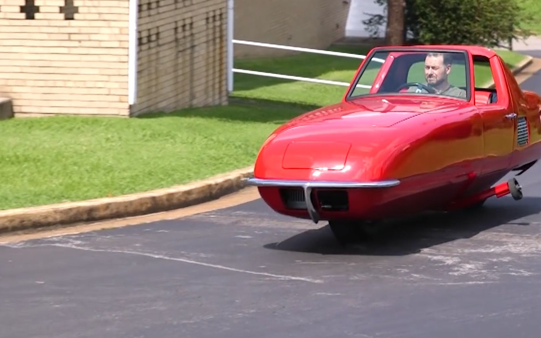 不可思议的两轮汽车,仅有两个轮子的汽车,是怎么保持平衡的?