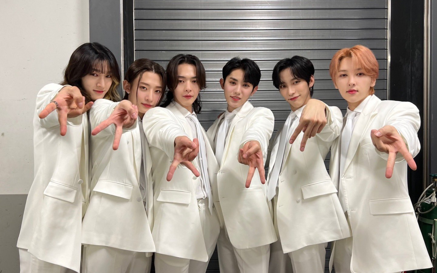 onlyoneof 日本首场live 2部 舞台部分 cut(详情简介)_哔哩哔哩_bili