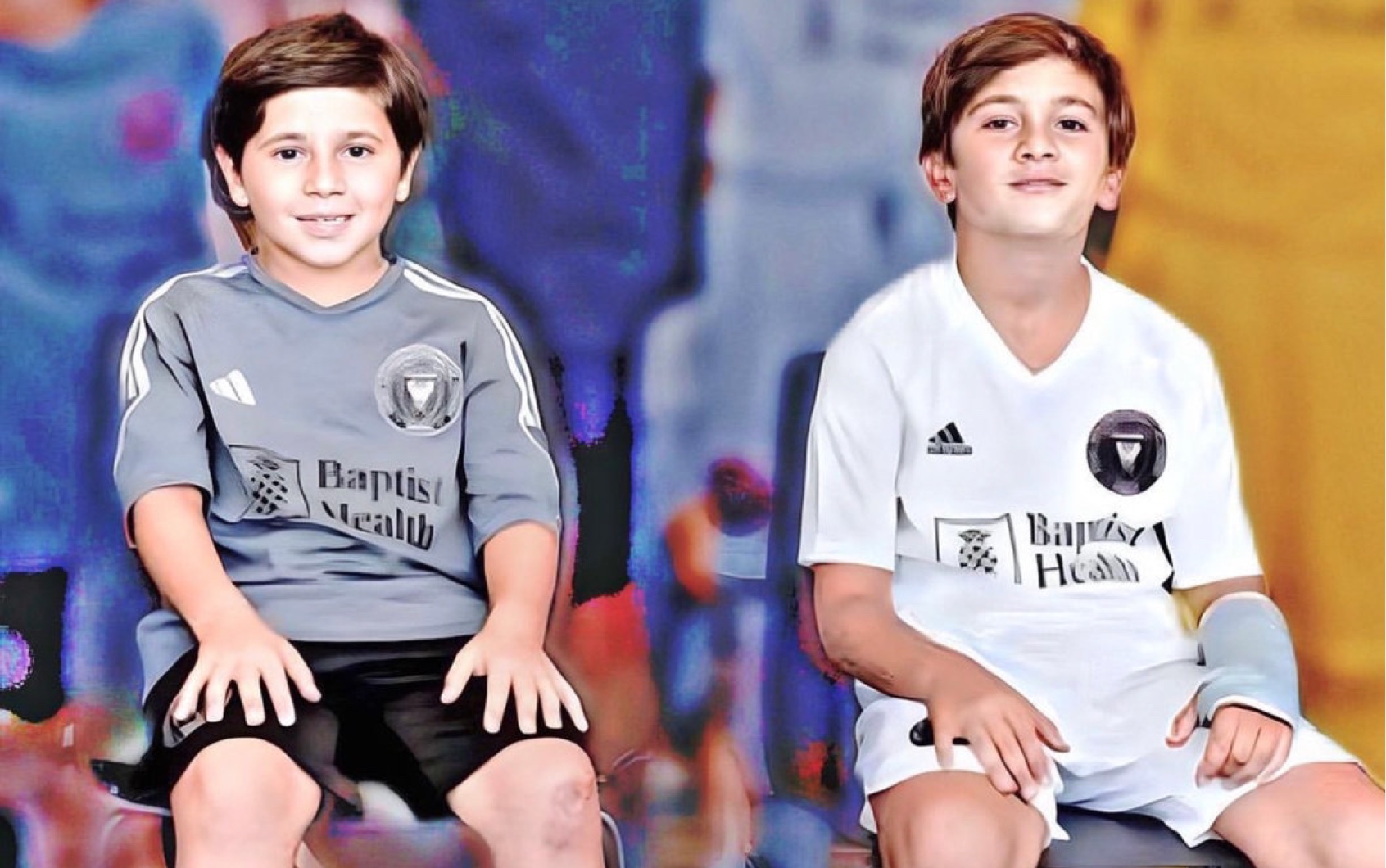 找不同 来看看梅西儿子蒂亚戈和马特奥进球后庆祝有什么不同 认真踢球