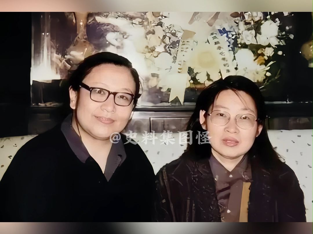 李敏和李讷两姐妹,晚年罕见合影,她们着装朴素,姐妹情谊深厚哔哩哔哩bilibili