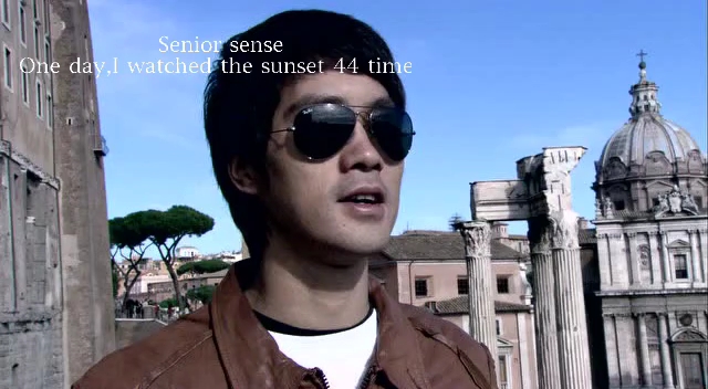 李小龙带墨镜太帅了