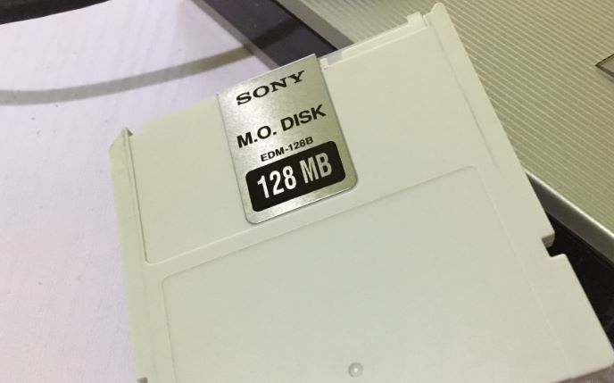 [古董电脑]号外! PC9801 通过SCSIMO驱动器(磁光盘)启动MSDOS 5.0 并且运行专用版 Windows 3.0哔哩哔哩bilibili