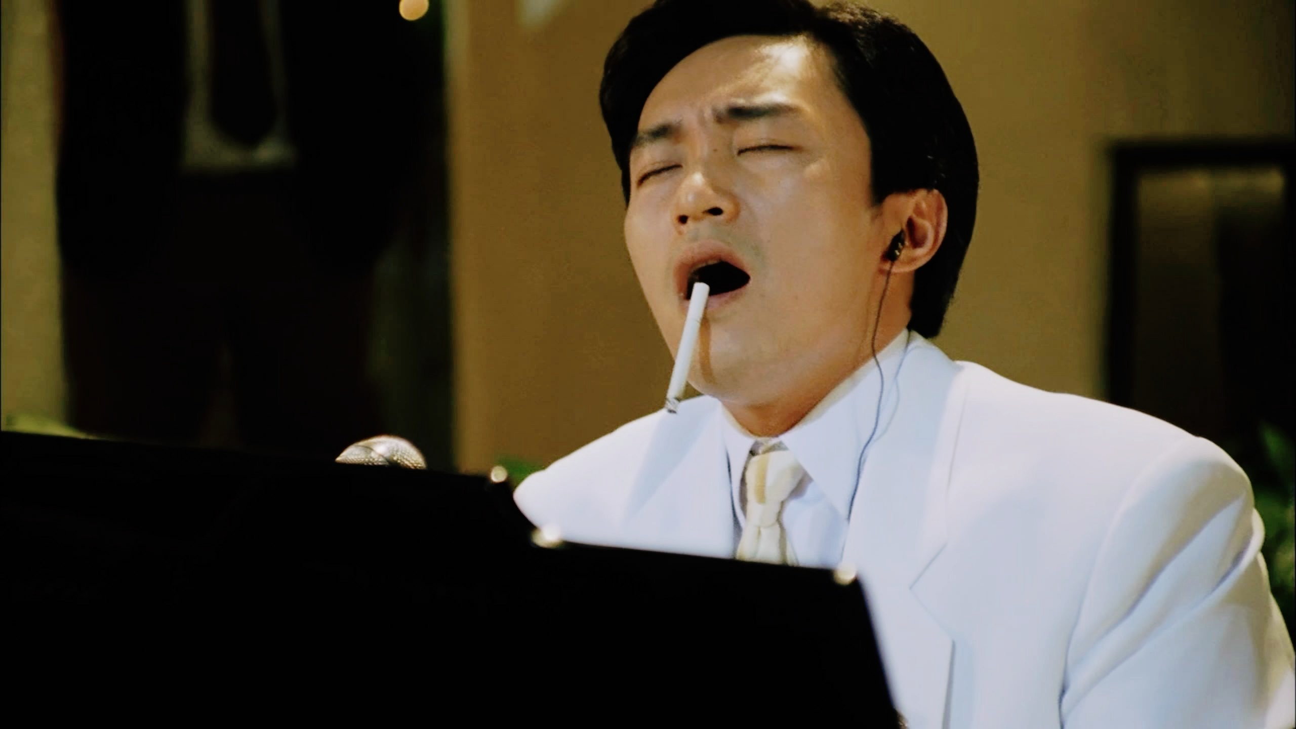 三版国产凌凌漆经典叼烟飙歌配音哪个更契合星爷演技