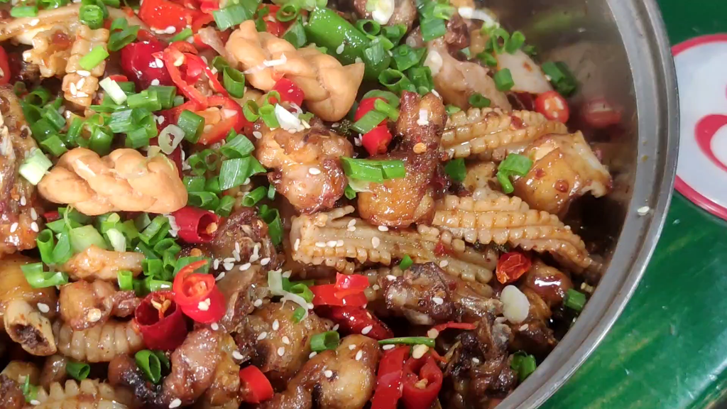 干锅鱿鱼鸡出炉了 马上开吃_哔哩哔哩 (゜-゜)つロ 干杯~-bilibili