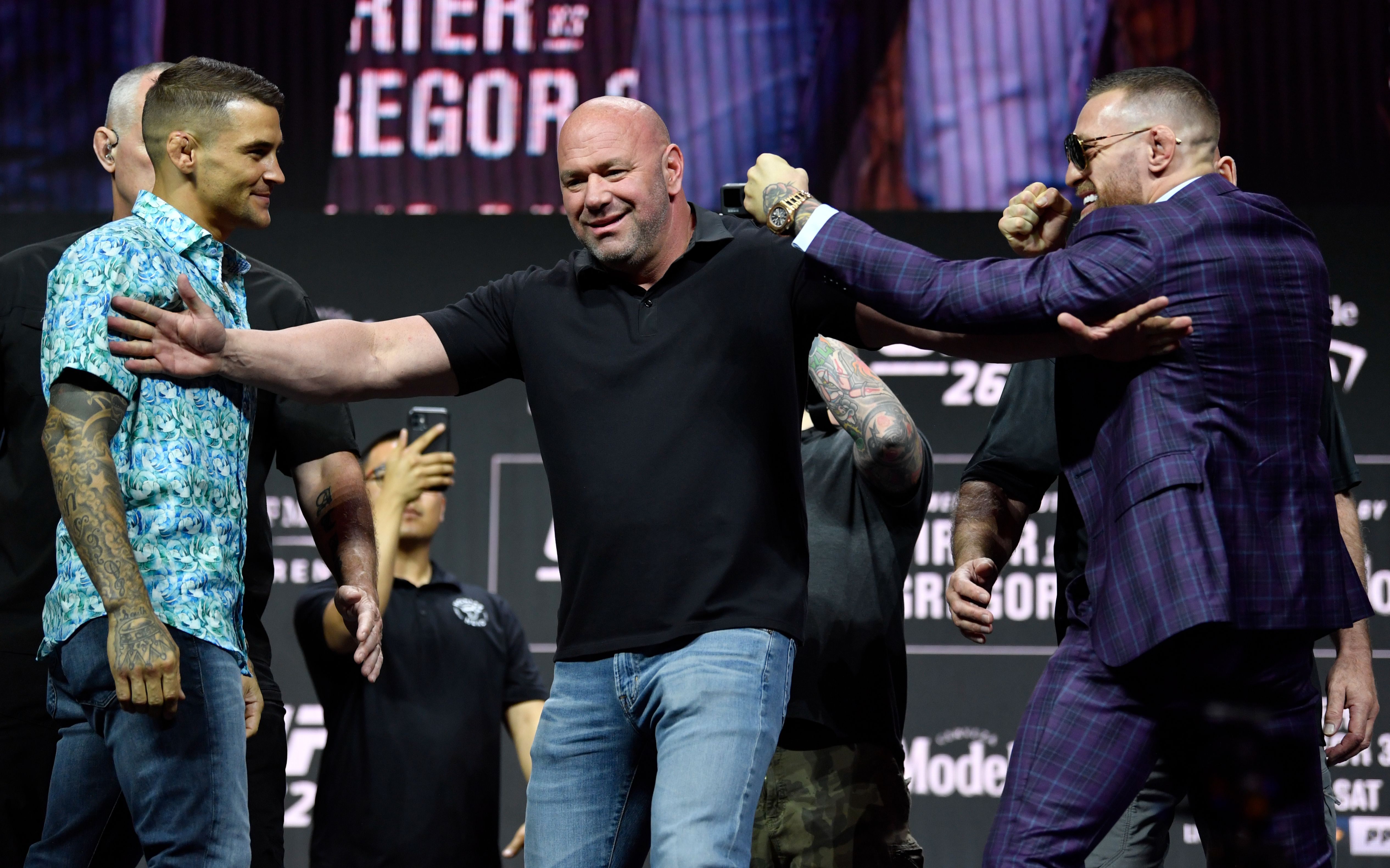 【ufc264 | 赛前发布会】高光片段:麦克格雷格重启嘴炮模式,脚踢普瓦