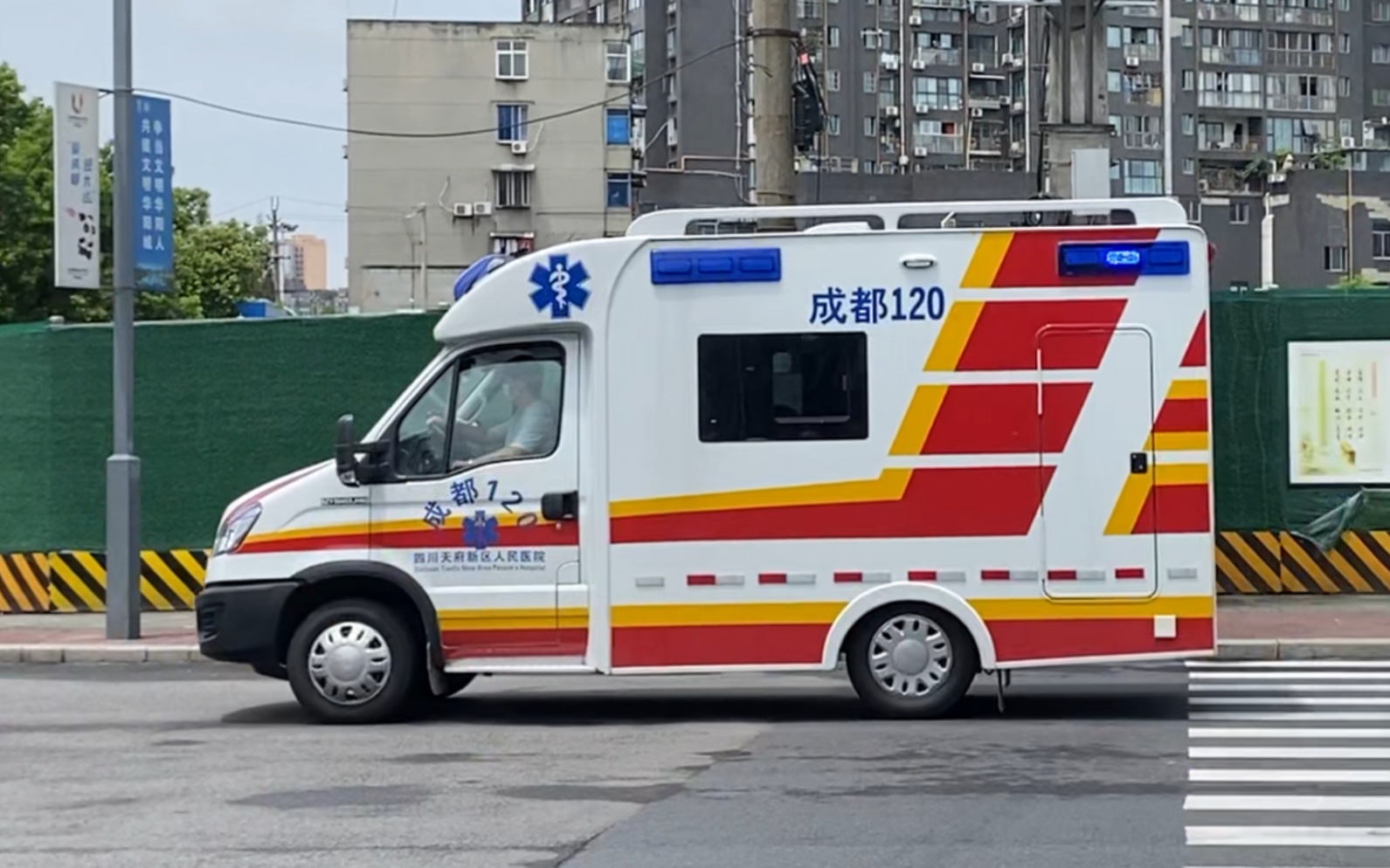 成都天府新区人民医院急救车出警(这港风太冲了)_哔哩哔哩_bilibili