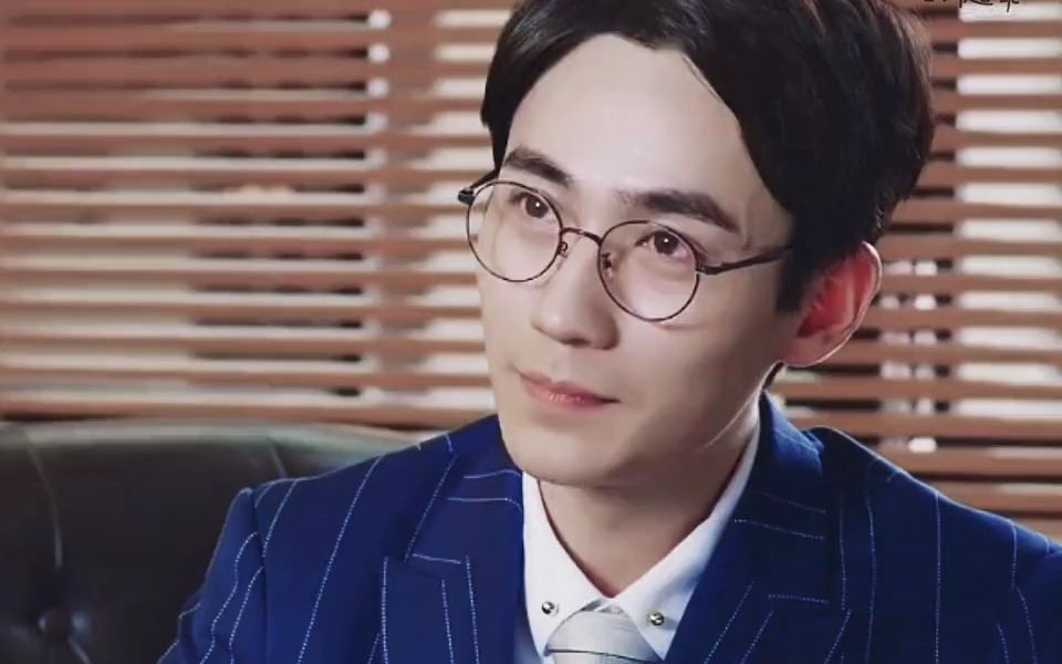 笑起来有梨涡哎#沈巍 #朱一龙 #西装杀 #雪饼超乖