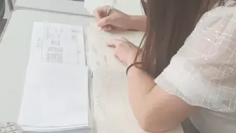 百和会计培训，学员今天过来学习会计实操，小孩在家没人带，坚持带过来，小孩在父母的熏陶下，以后也是一个积极上进的人！别找借口，没时间学习。学习这件小事，唯有坚持！