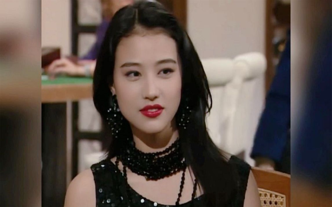 27岁的周海媚有多明艳动人,这衣服放现在穿也不过时啊!