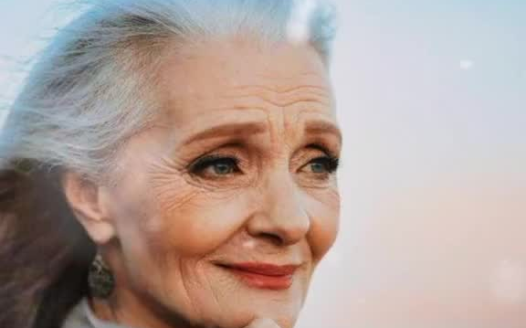 若我白发苍苍,容颜迟暮;你会不会,依旧如此,给我倾世温柔!音乐