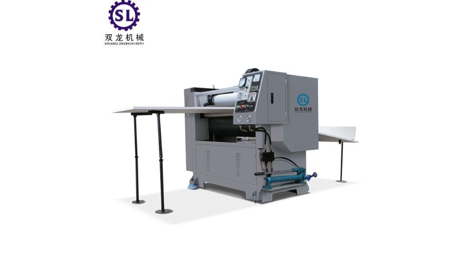 强宇包装获得具有尘埃擦洗组织的铝箔纸压纹机专利保证压纹时的作用均匀