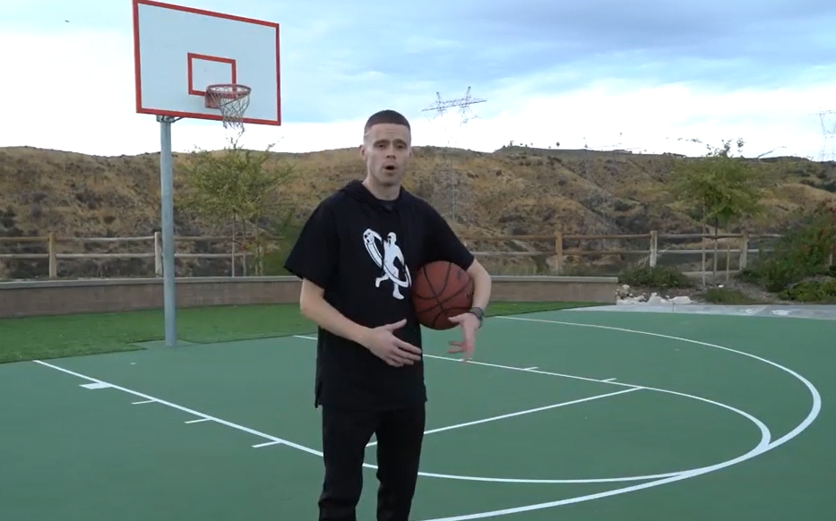 【街球教学】教授在街球场细心指导掌握移动的4个步骤