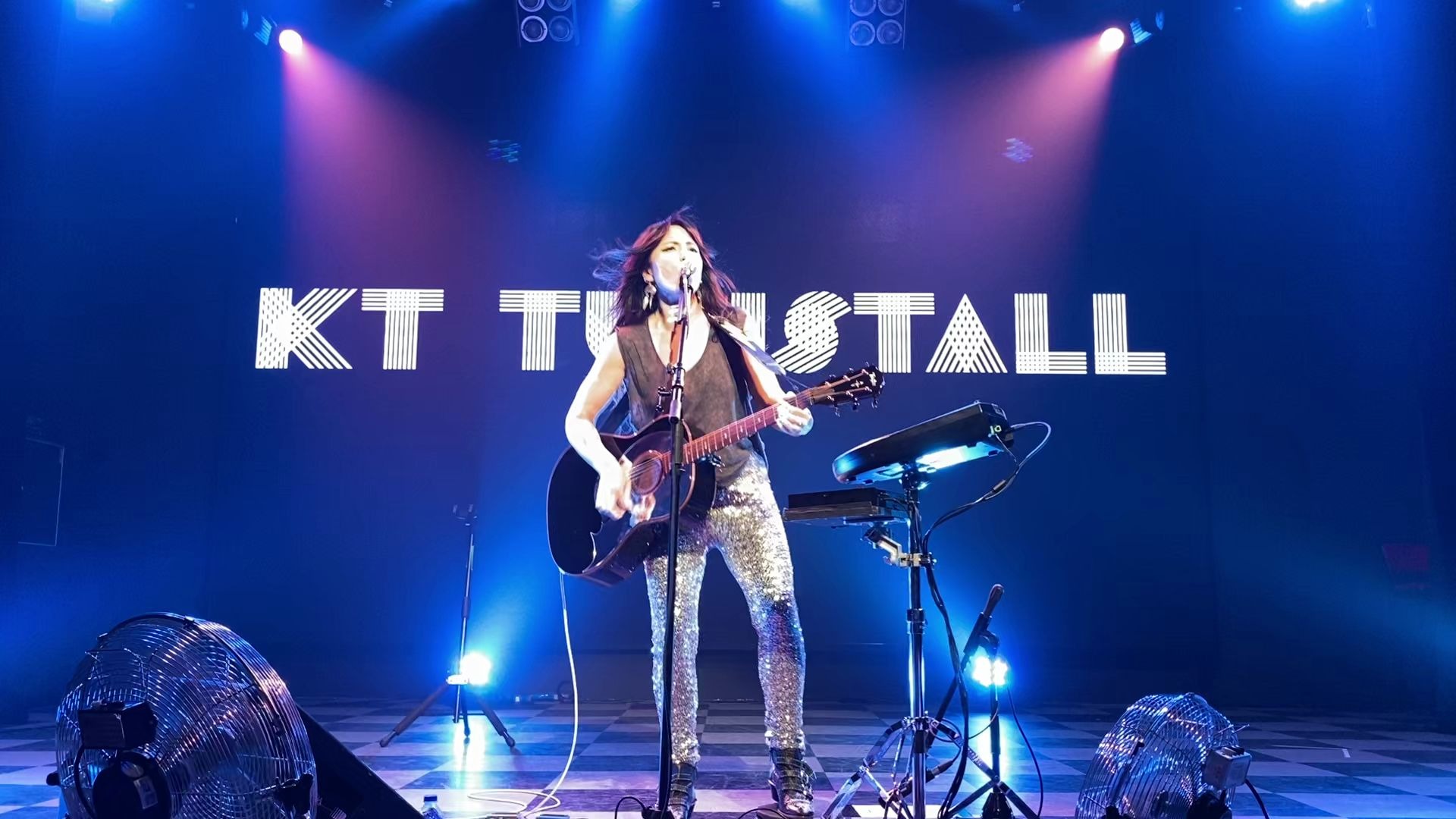 [图]Black Horse And The Cherry Tree - KT Tunstall Live in Bandai Namco Shanghai Base