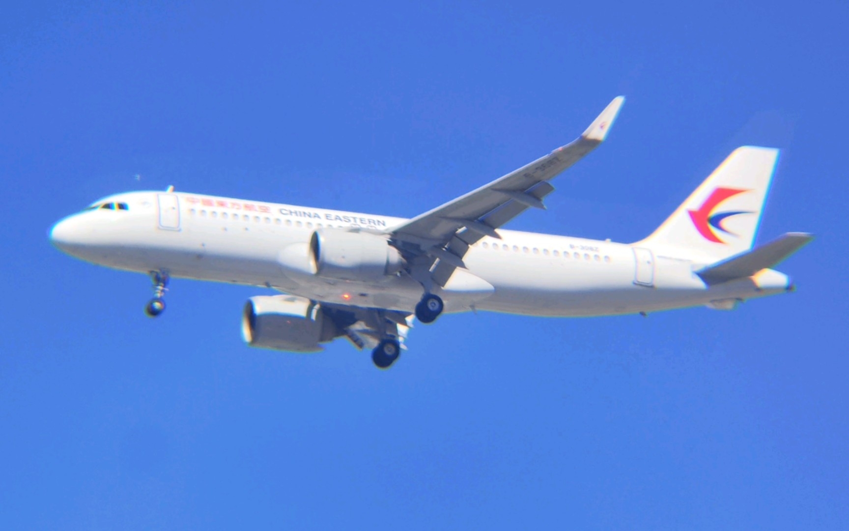 东航a320neo午间大风天进近