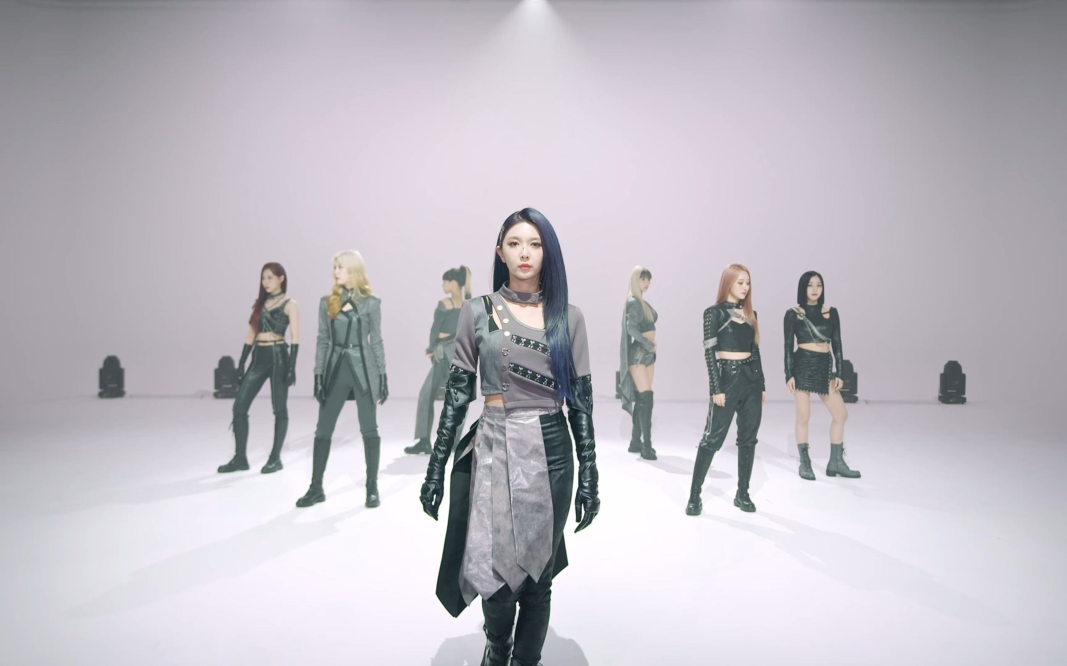 终于有一位的南韩暗黑女团dreamcatcher最新的基尼现场maison