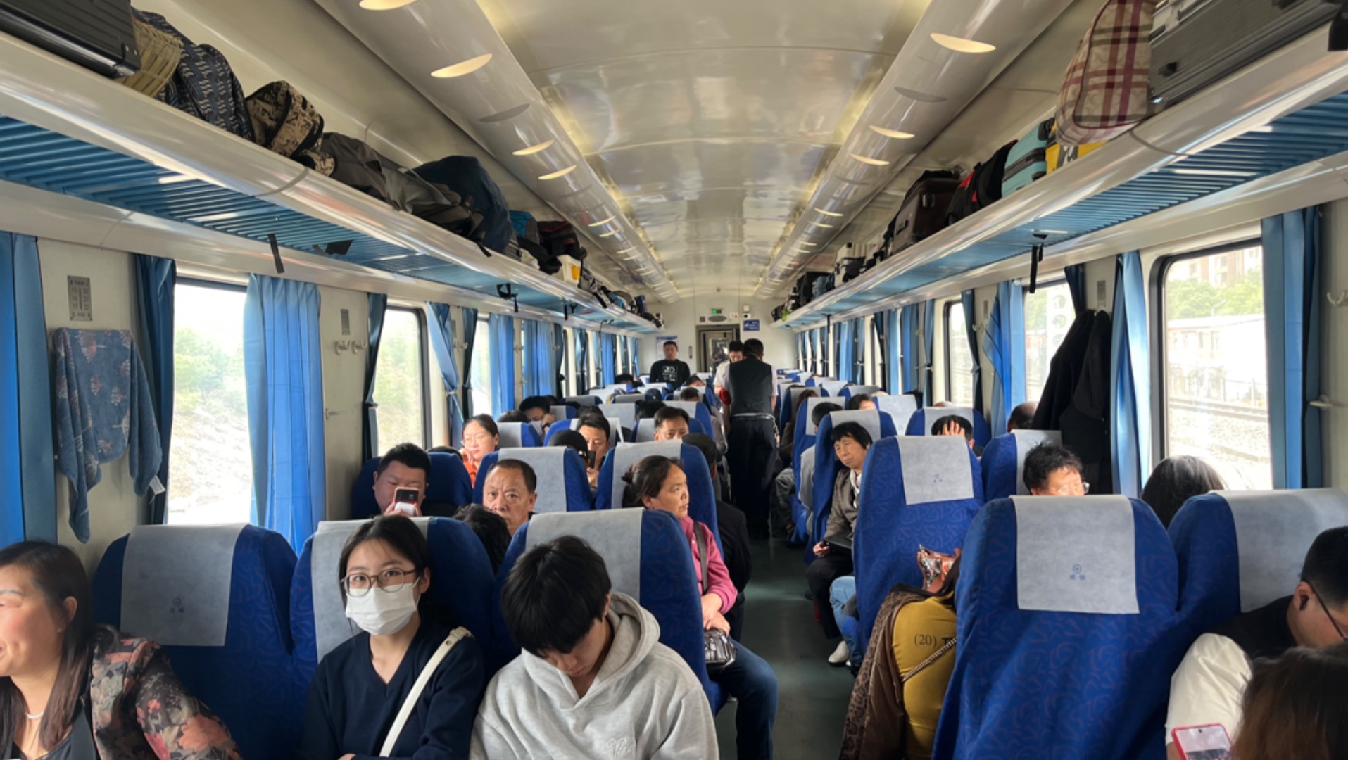 你有多久没坐绿皮火车?感觉过了一个世纪