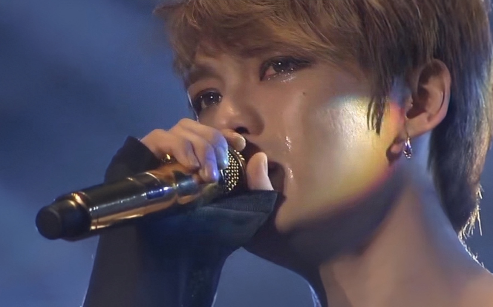 金在中那些感人催泪现场,把人唱得心碎_哔哩哔哩_bilibili