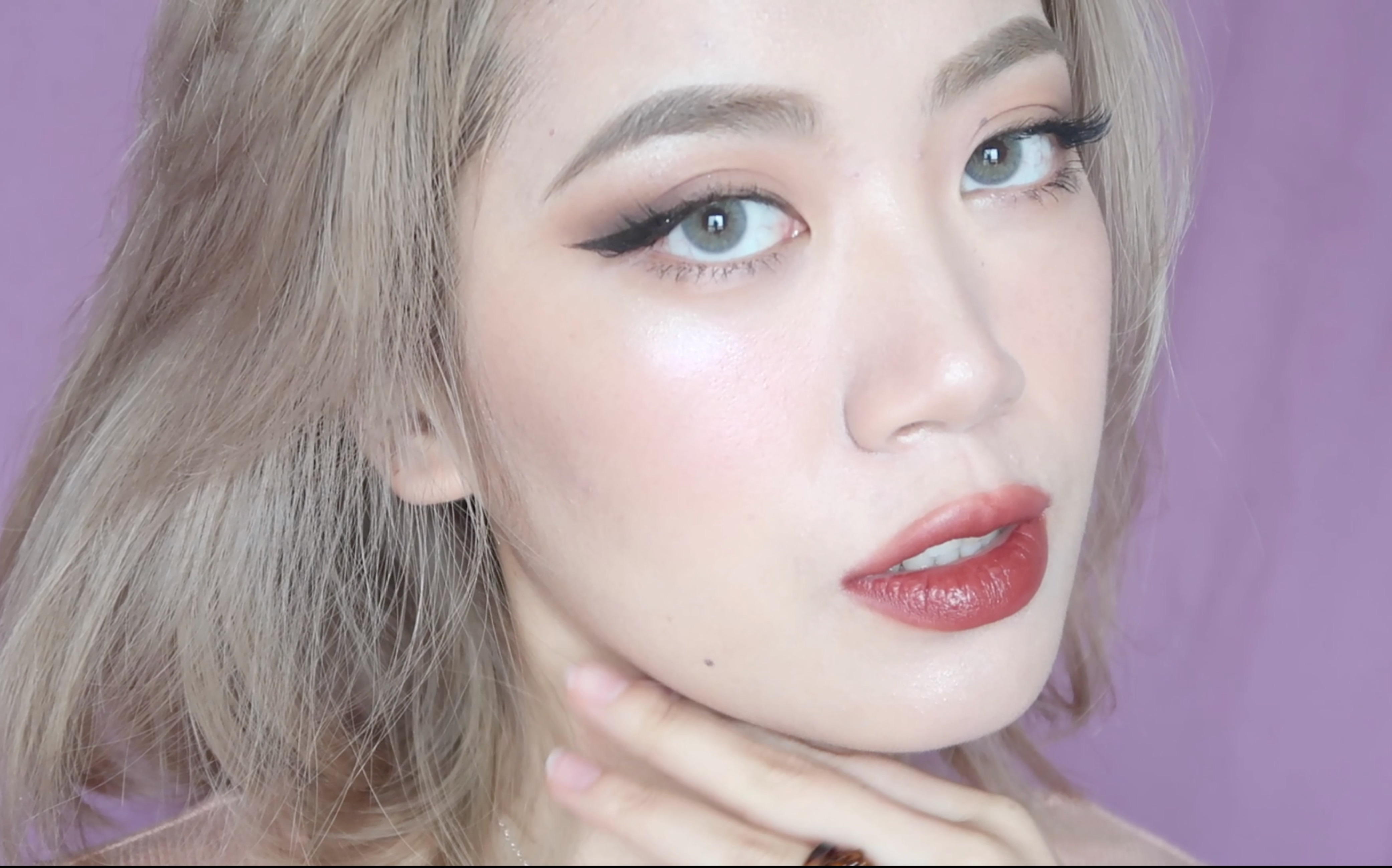 猫眼性感女孩妆容 laura mercier 粉底测评