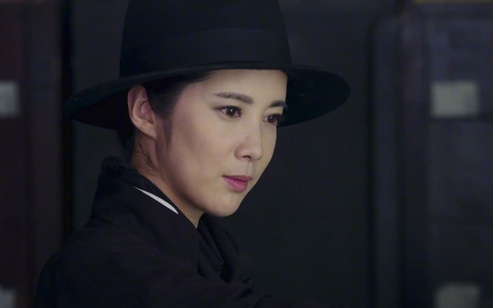 神勇武工队传奇:汉奸打电话偷偷透露情报,不料女英雄一眼就看穿