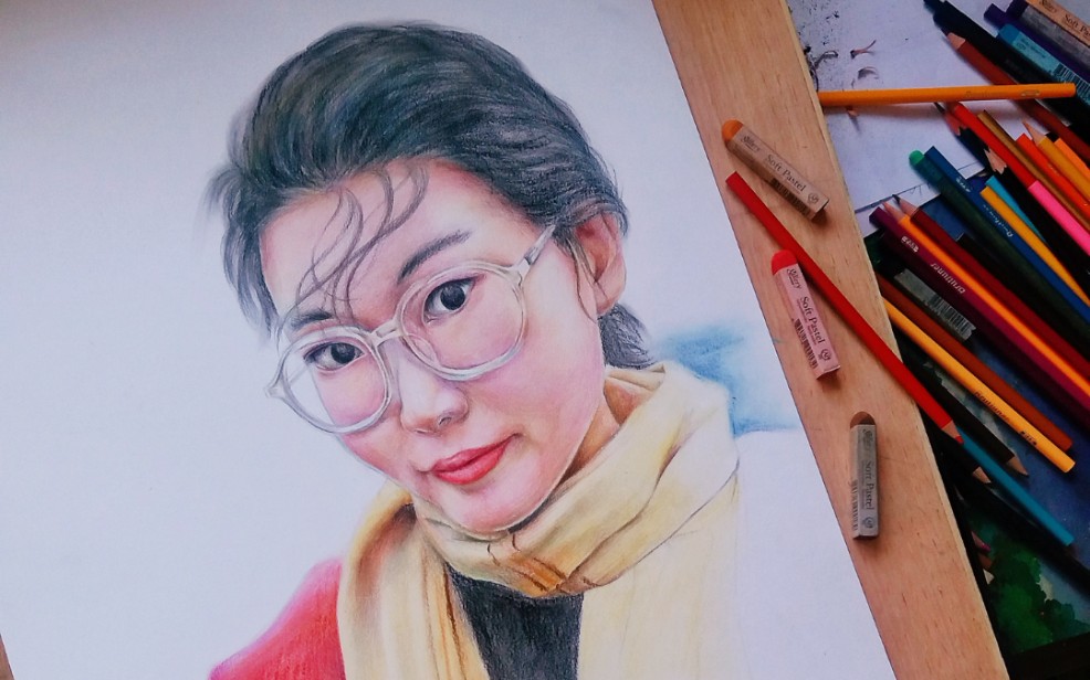 【色粉彩铅画】由于疫情宅在家里,每年都给自己画一幅自画像吧