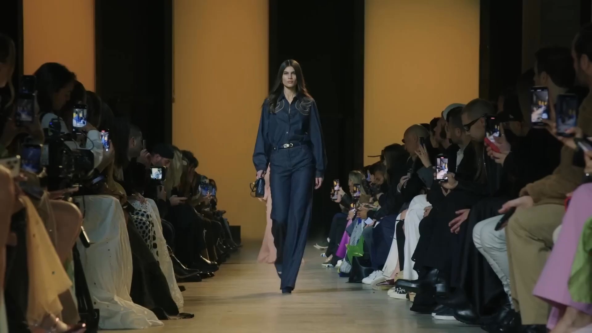 elie saab 2024-2025秋冬季时装秀现场