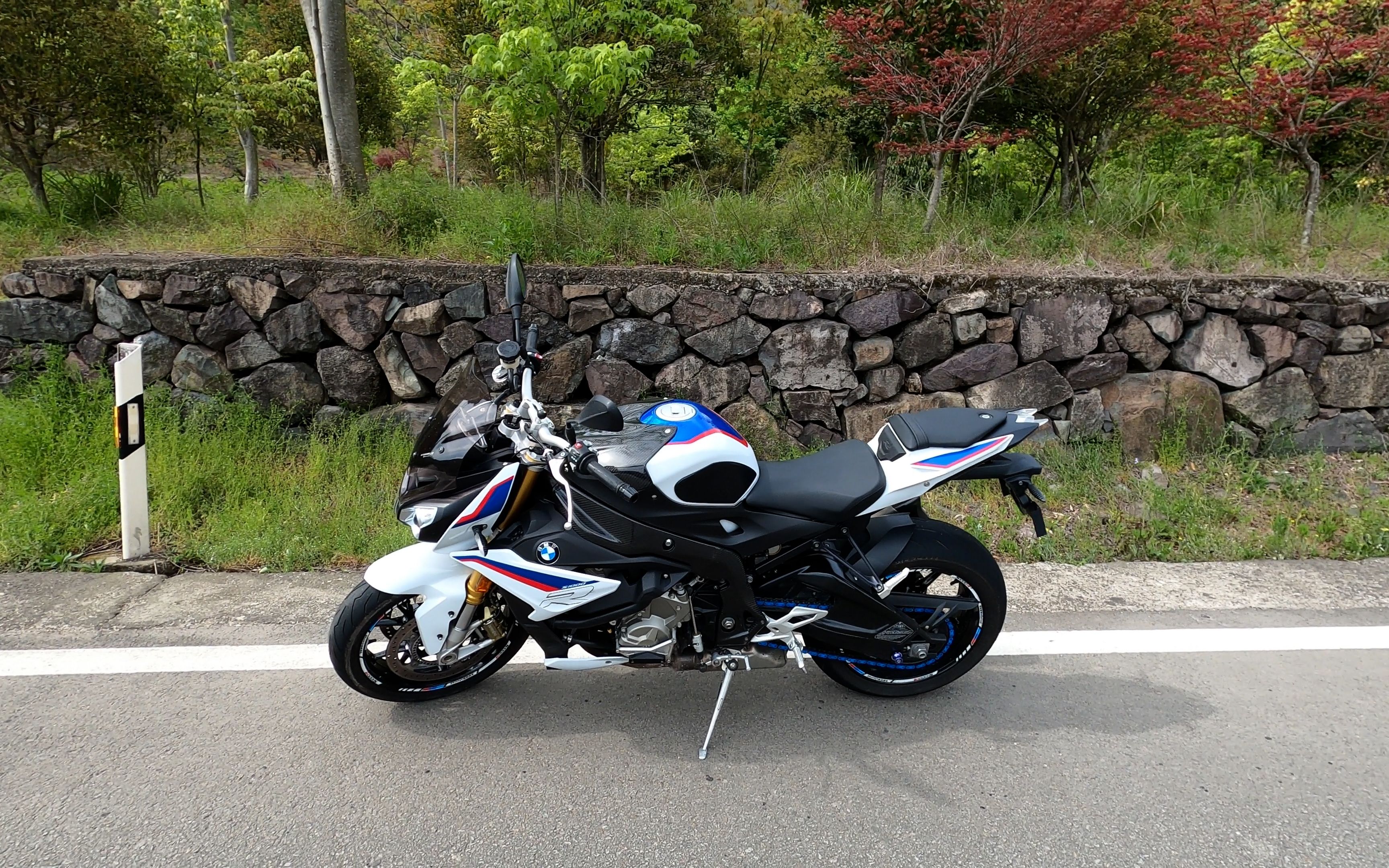 新换2018款宝马s1000r单r跑山试车