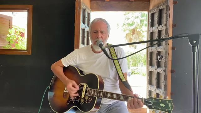 [图]71岁英国歌手Cat Stevens 弹唱温馨单曲《Father and Son》