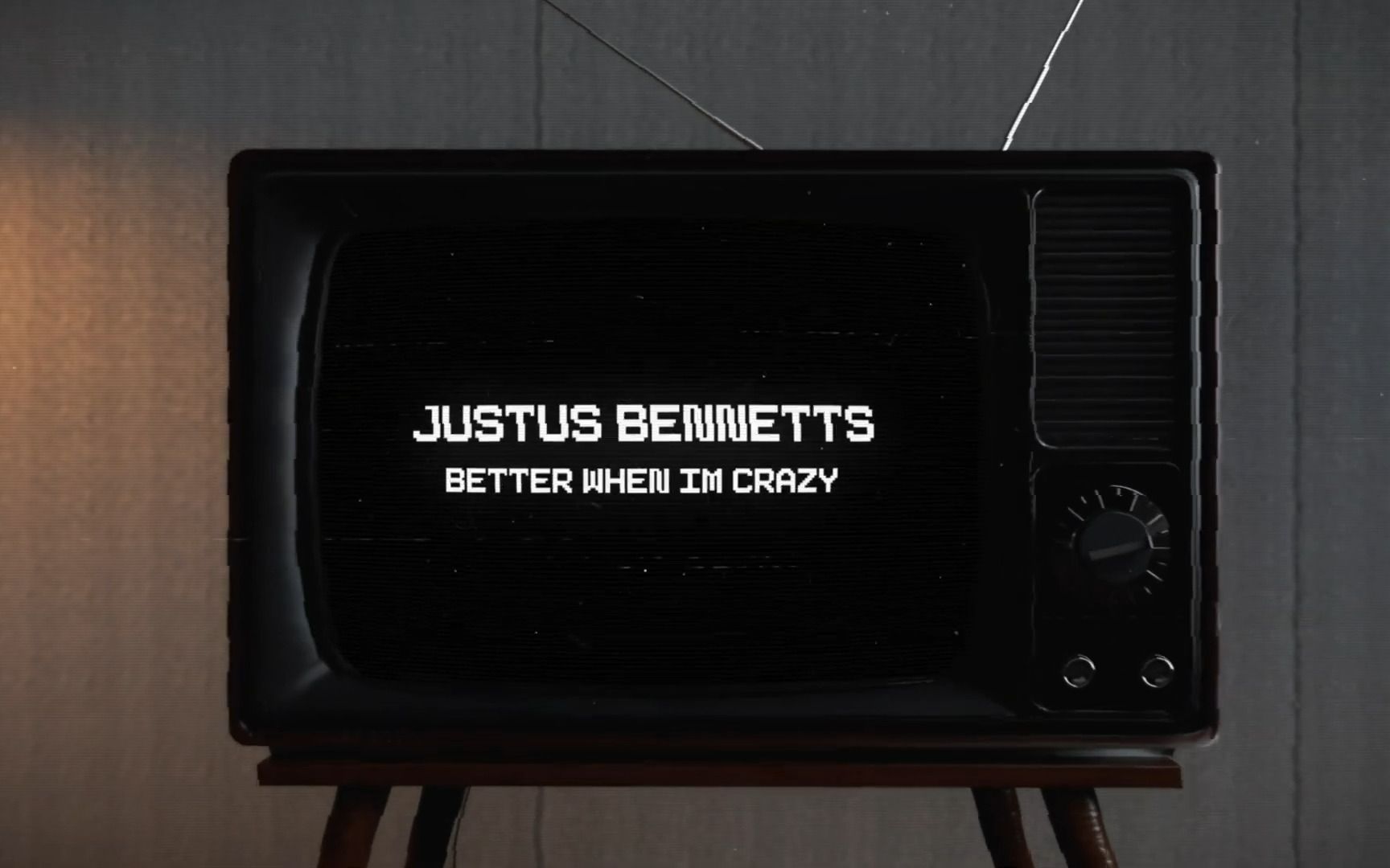 [图]【Mike共同制作人】Justus Bennetts - Better When I'm Crazy歌词版MV