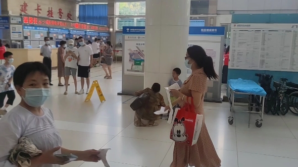 [图]绵阳市中心医院人也太多了