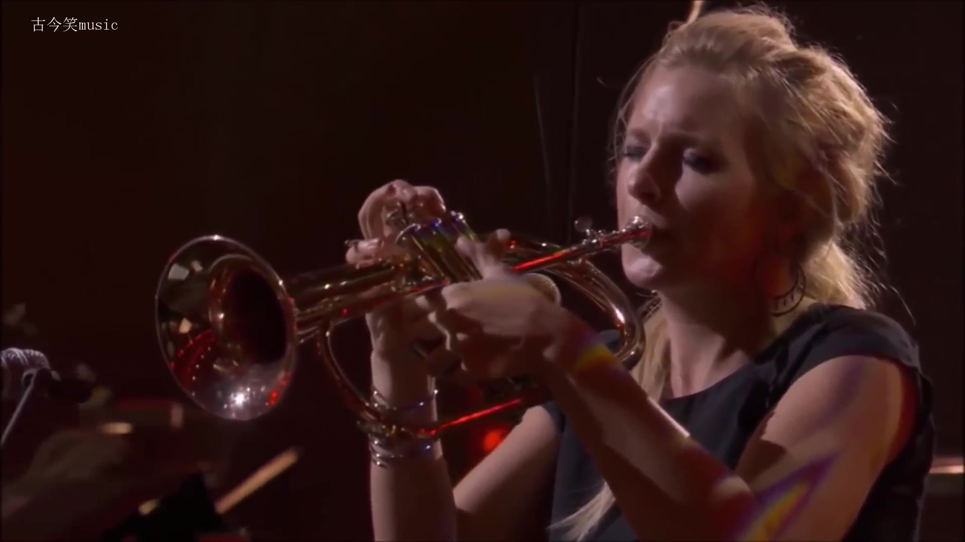 [图]【小号】秋叶 Alison Balsom - Autumn Leaves (Les Feuilles Mortes) - Live in London