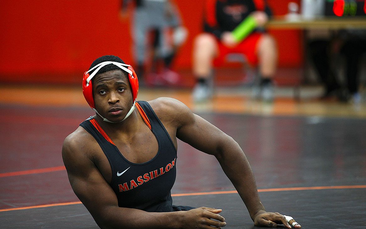 只有上半身的美国摔跤手,看完他的经历,令人佩服