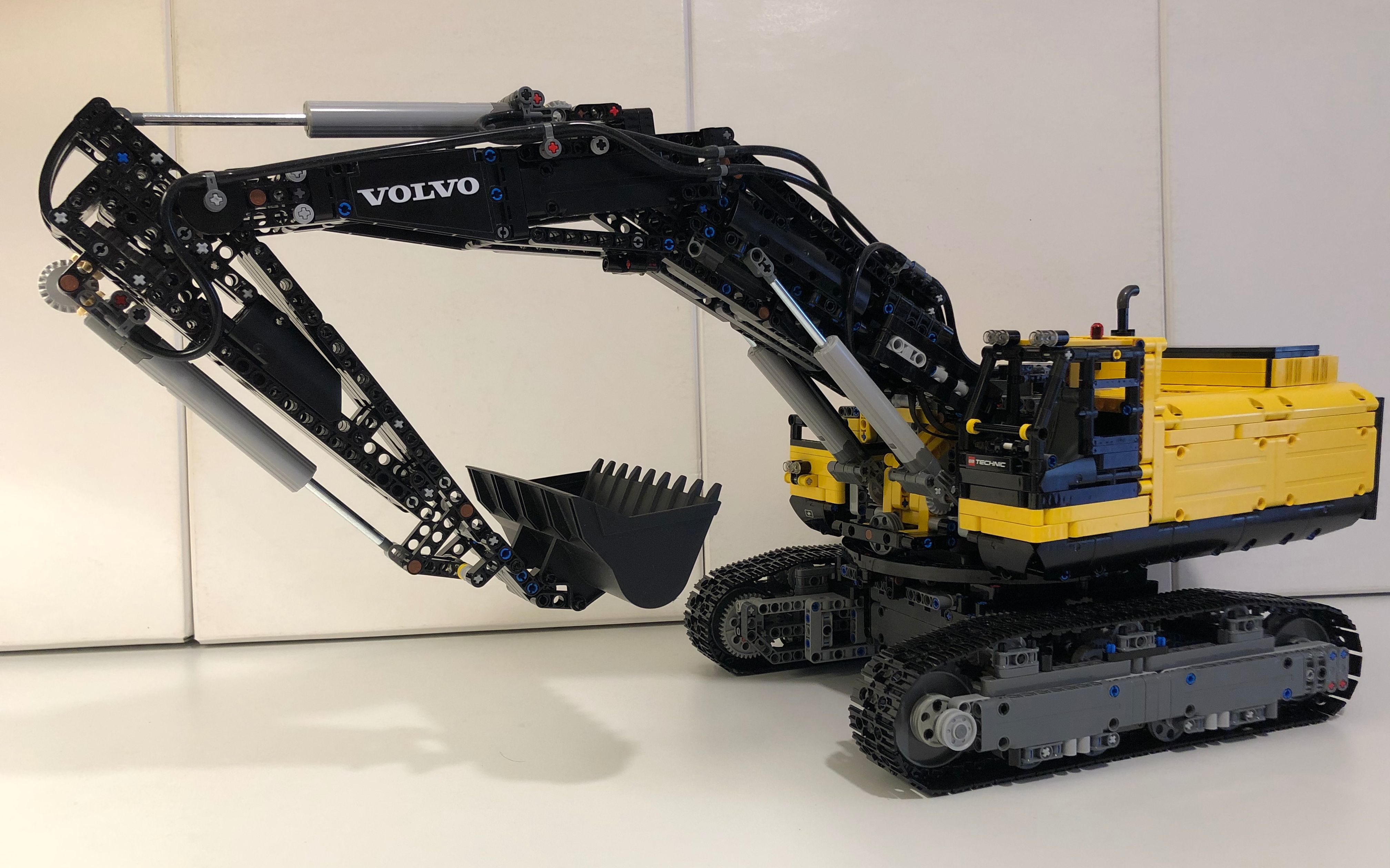 [图]LEGO乐高 Technic科技/机械 MOC 2020 Volvo Excavator MOC 沃尔沃 挖掘机