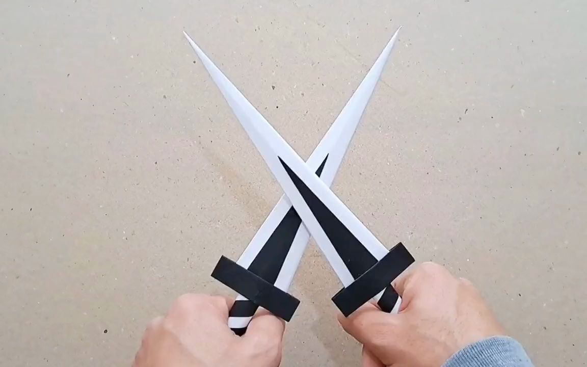 1分钟学会折一把纸匕首,创意手工折纸教程